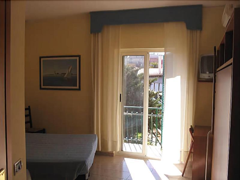 Hotel Torre Antica Loano Buitenkant foto