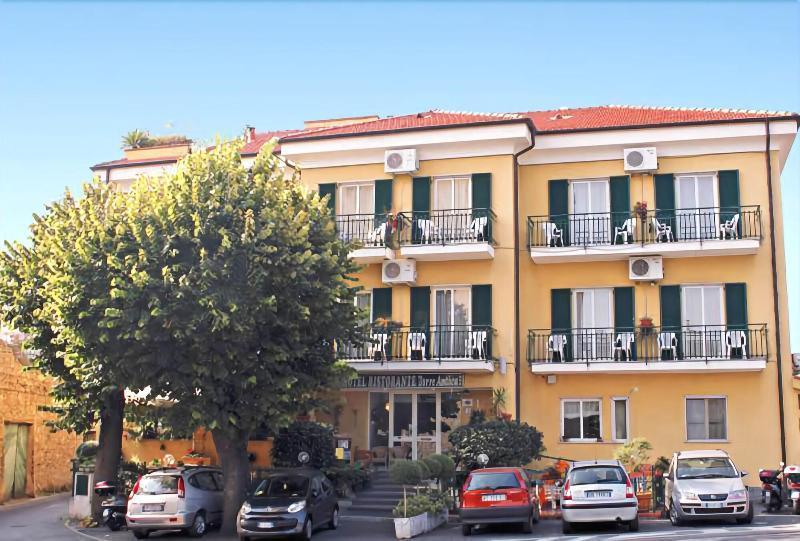 Hotel Torre Antica Loano Buitenkant foto