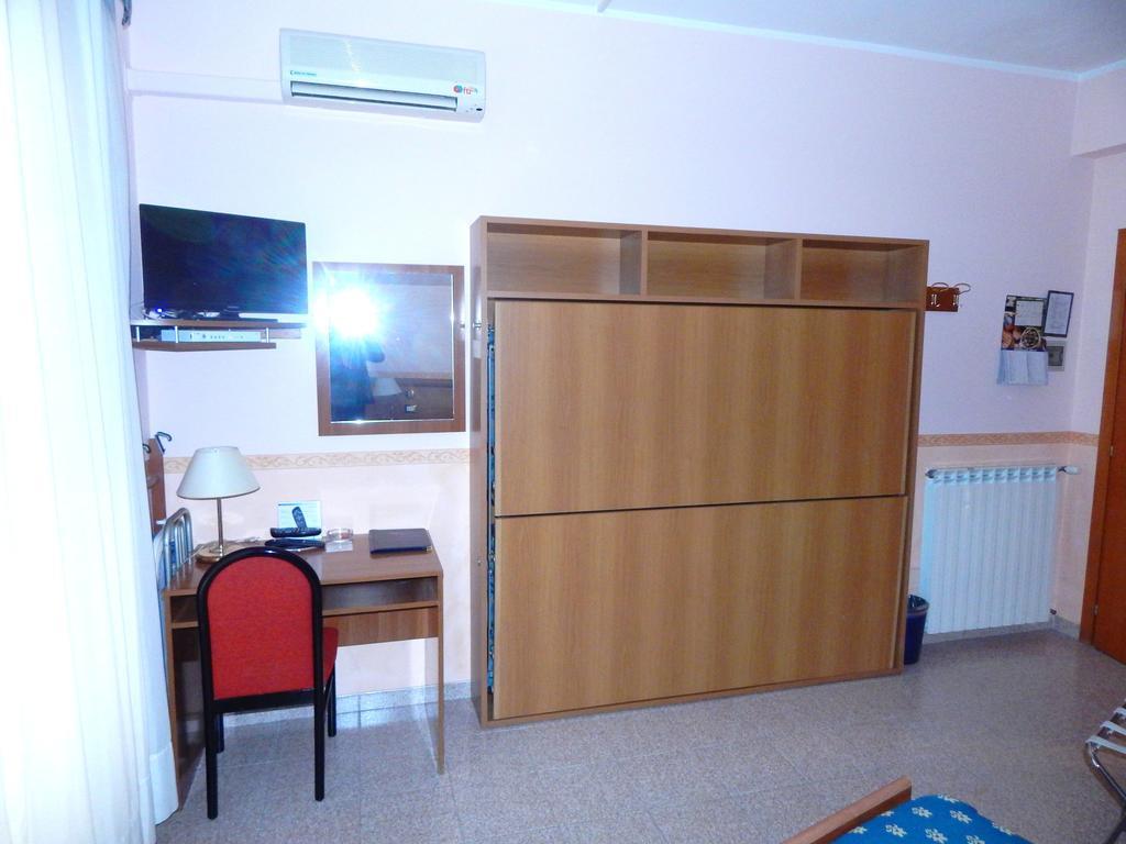Hotel Torre Antica Loano Kamer foto