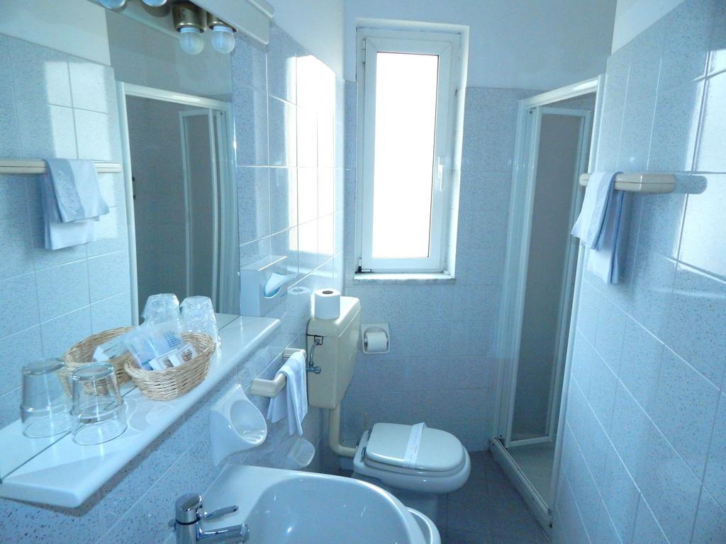 Hotel Torre Antica Loano Kamer foto
