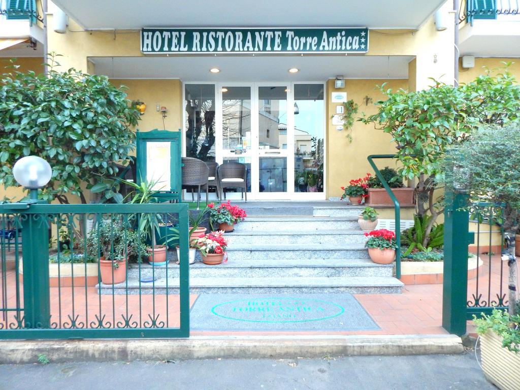 Hotel Torre Antica Loano Buitenkant foto
