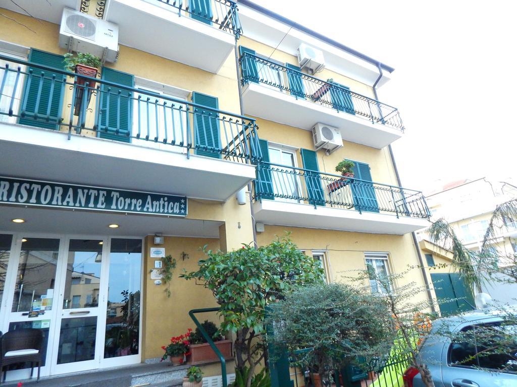 Hotel Torre Antica Loano Buitenkant foto